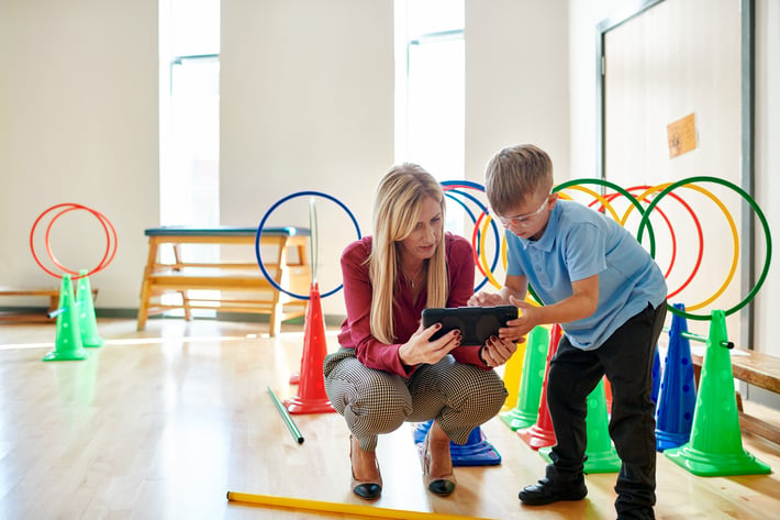 Innovación en la Enseñanza: Apple Reconociendo a los Maestros de tu Colegio